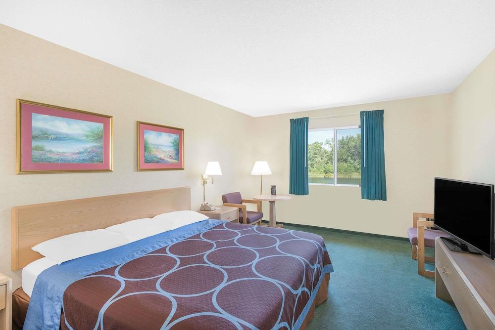 Super 8 by Wyndham Canandaigua photo 30