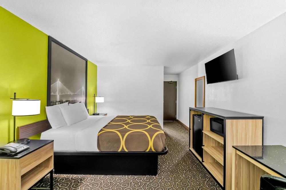 Super 8 by Wyndham Franklin photo 23