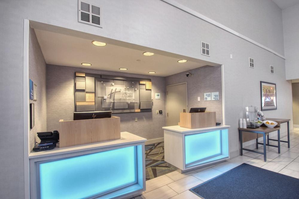 Holiday Inn Express Hotel & Suites Oshkosh by IHG photo 62