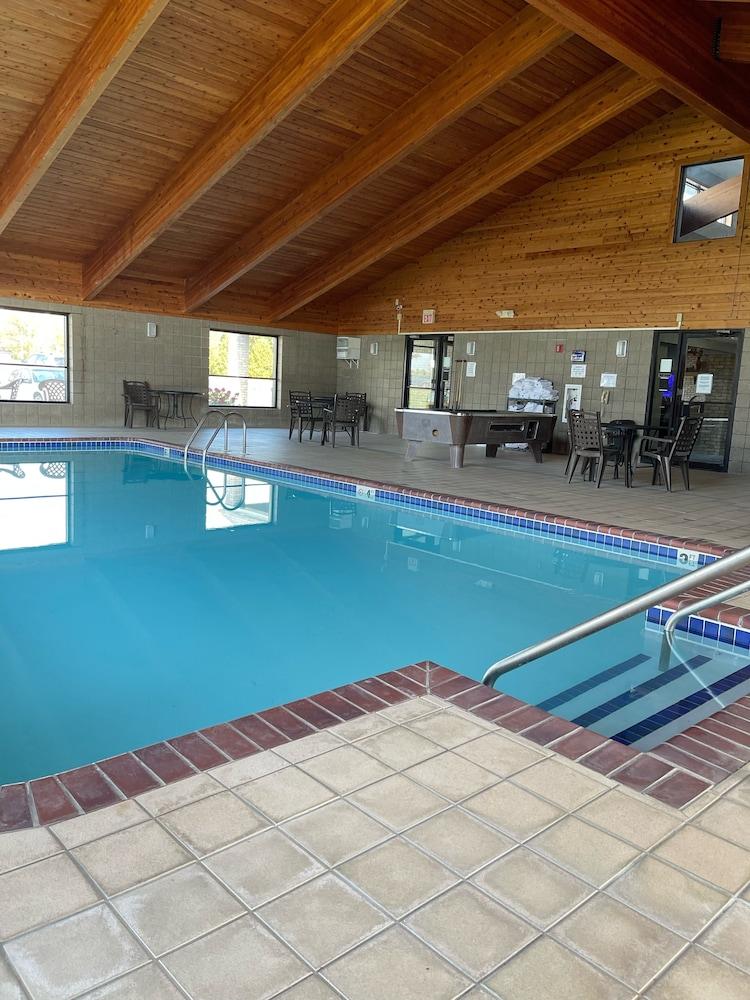AmericInn by Wyndham Ladysmith photo 17