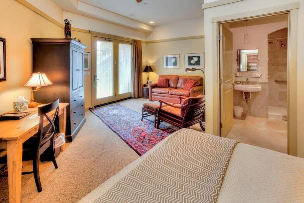 The Eagle Harbor Inn photo 26