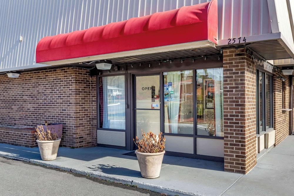 Econo Lodge Creedmoor - Butner photo 22
