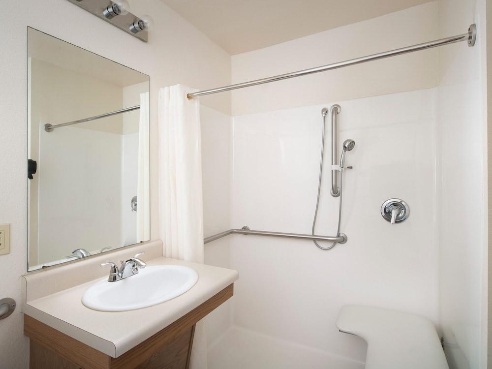 WoodSpring Suites Wilkes-Barre photo 16