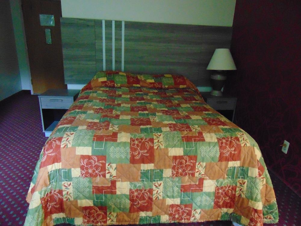La Mirage Motor Inn photo 17