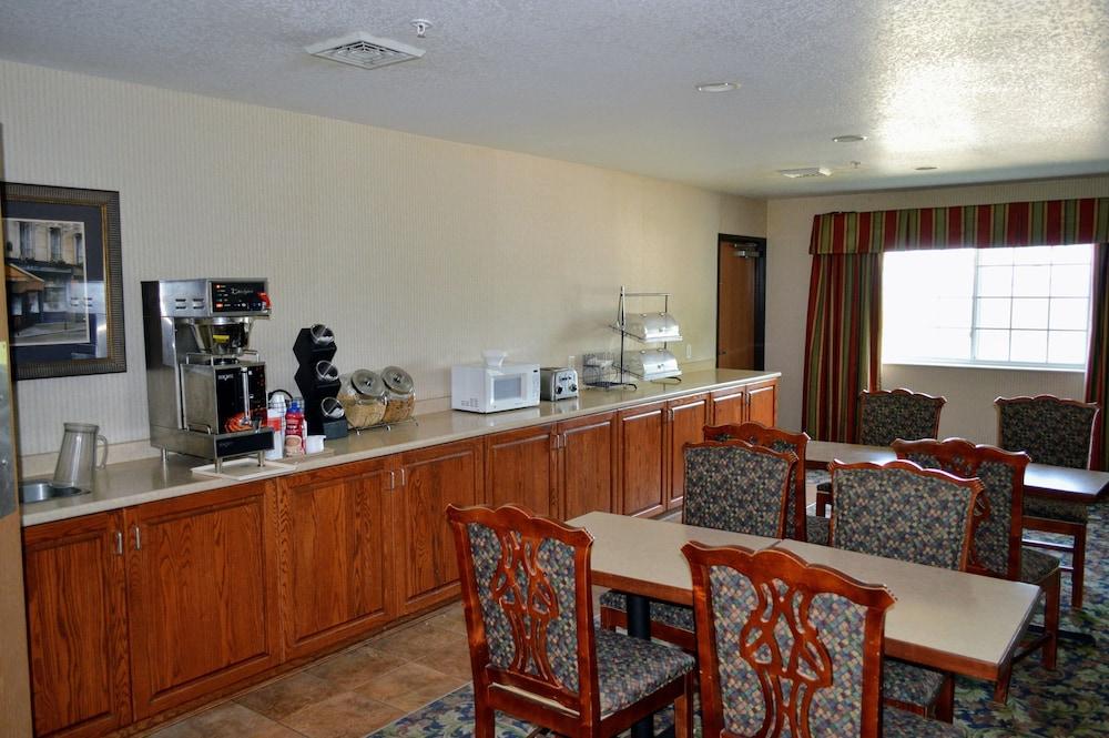 Colfax Inn photo 11