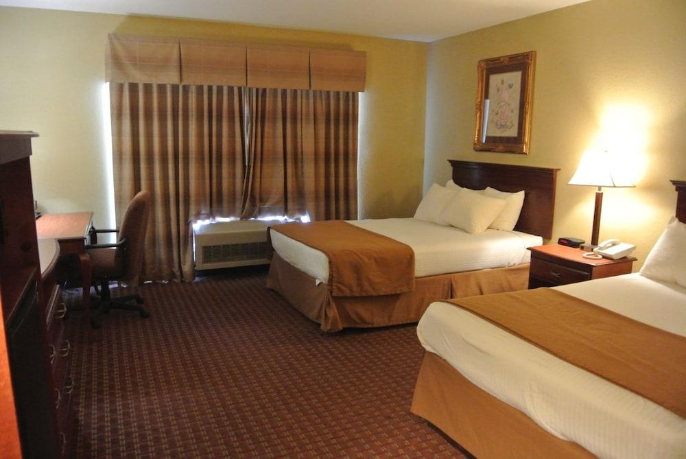 Quality Inn & Suites Carthage near Precious Moments Chapel photo 15
