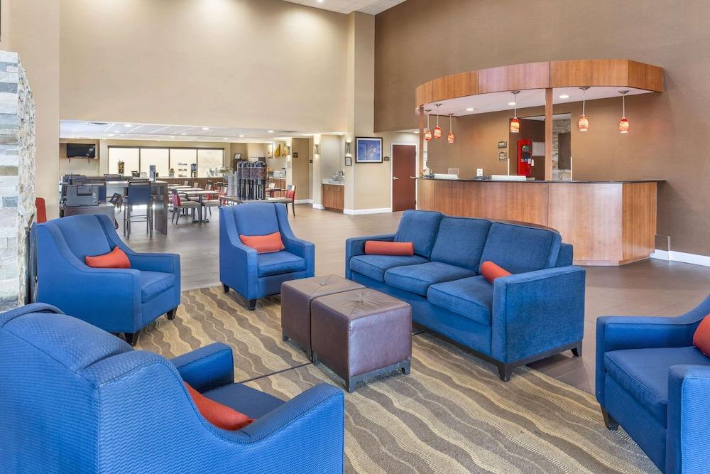 Comfort Suites Wilson I-95 photo 8