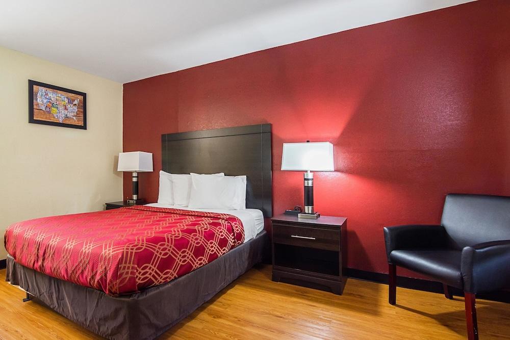 Econo Lodge Research Triangle Park photo 9