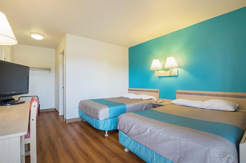 Motel 6 Rochester, MN photo 17