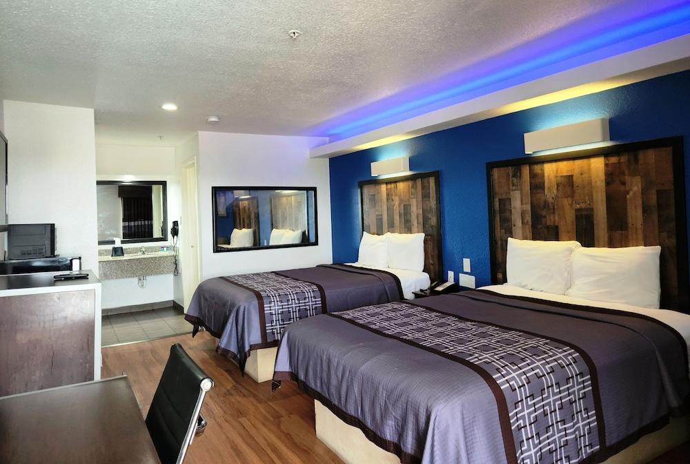 Express Inn Tomball photo 6