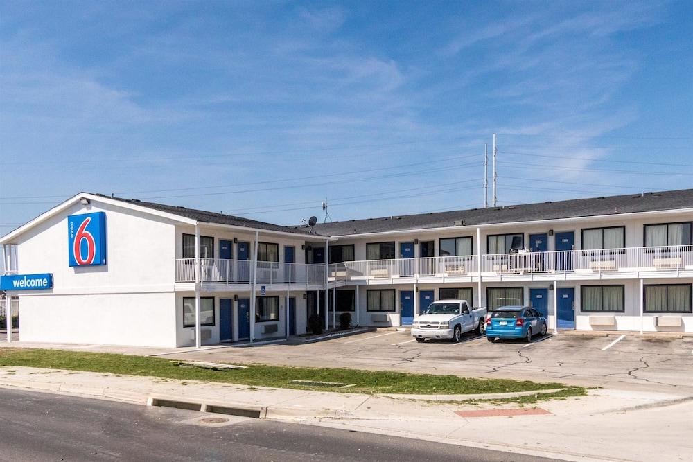 Motel 6 Fort Worth, TX - North photo 8