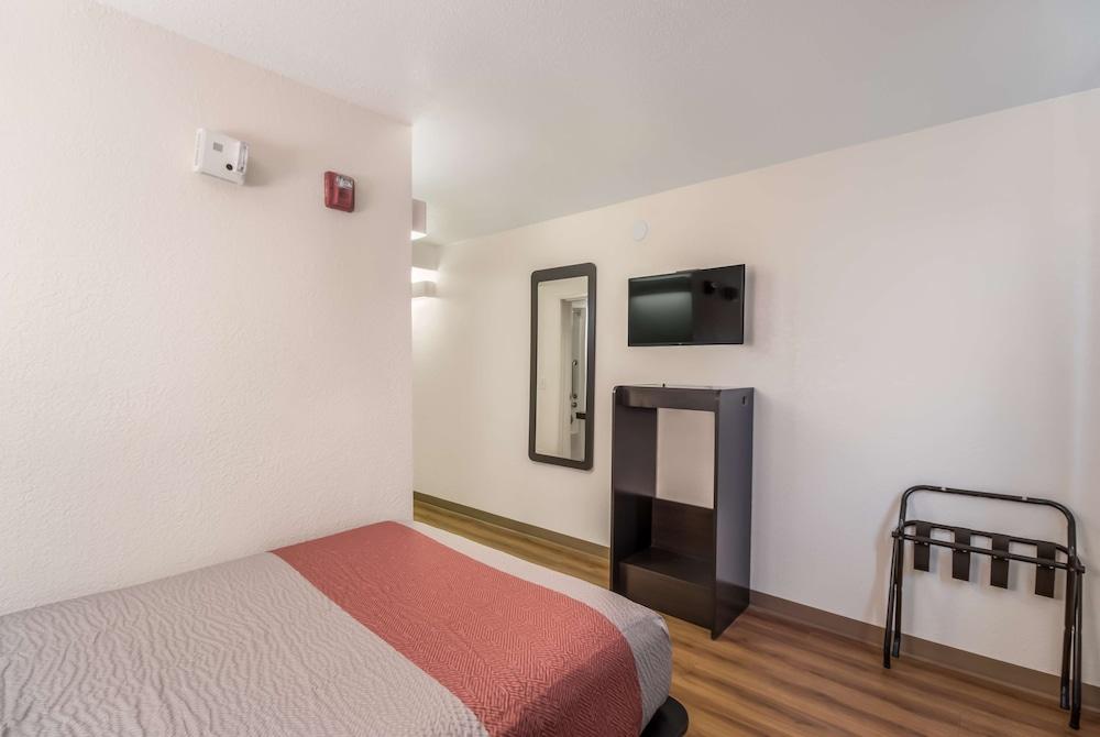 Park Inn by Radisson, Fargo West Acres photo 47