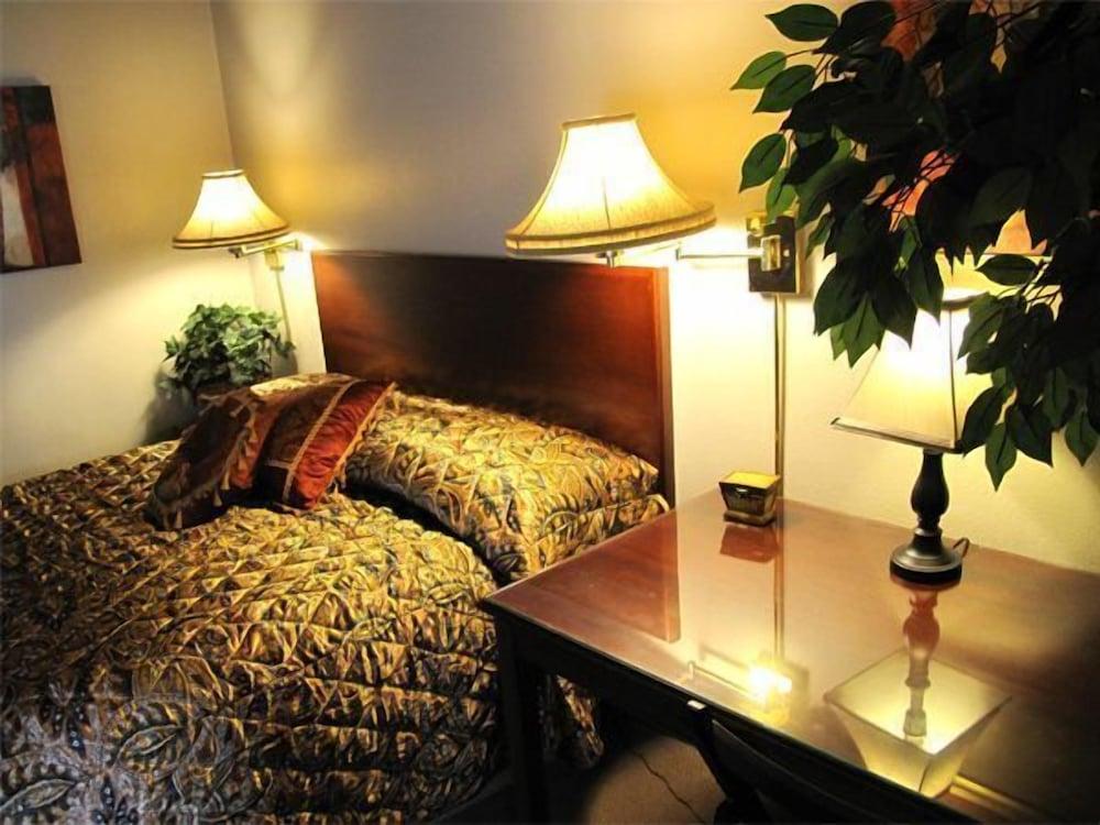 Hudson Manor Inn photo 5