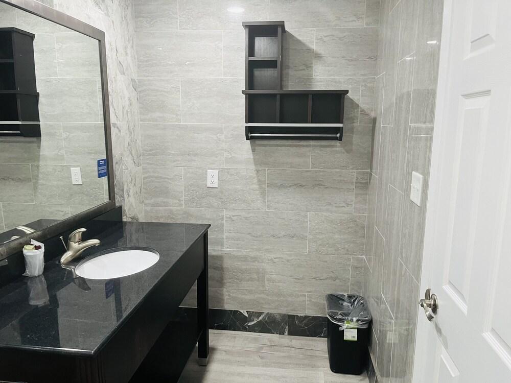 Town House Motel photo 7