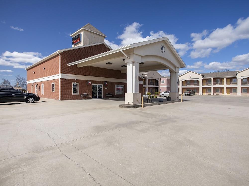 OYO Hotel Valley View TX, I-35 photo 31
