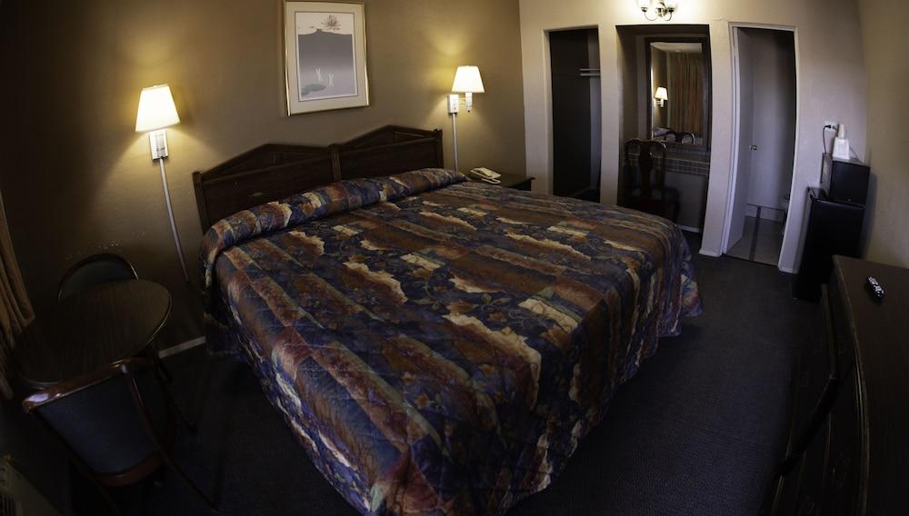 Budget Inn photo 16