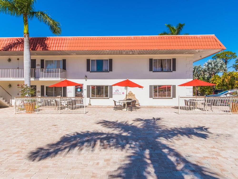 Hibiscus Suites - Gateway to Siesta Key photo 2