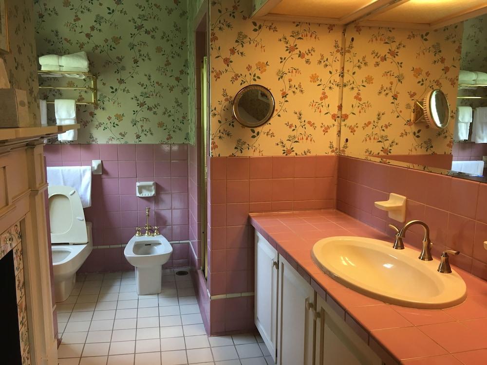Spread Eagle Tavern and Inn photo 16
