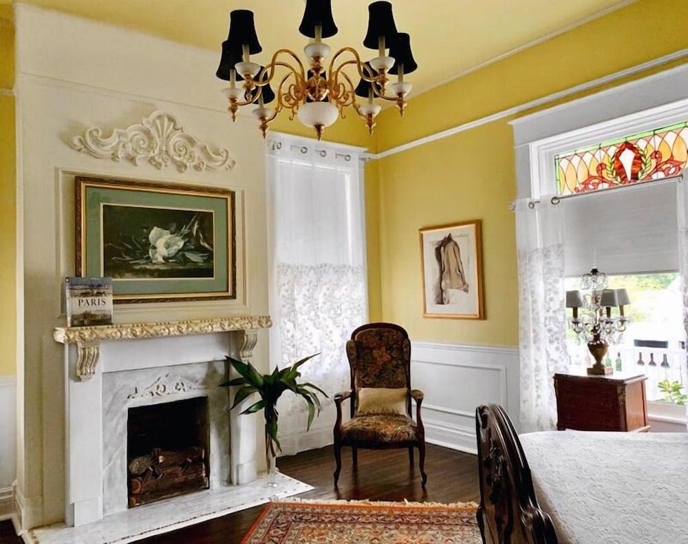 Laredo Mansion photo 11
