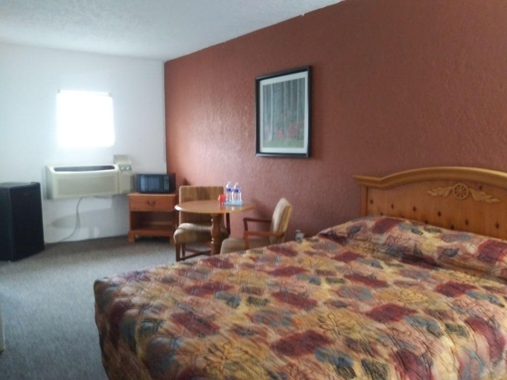 Circle S Lodge photo 30