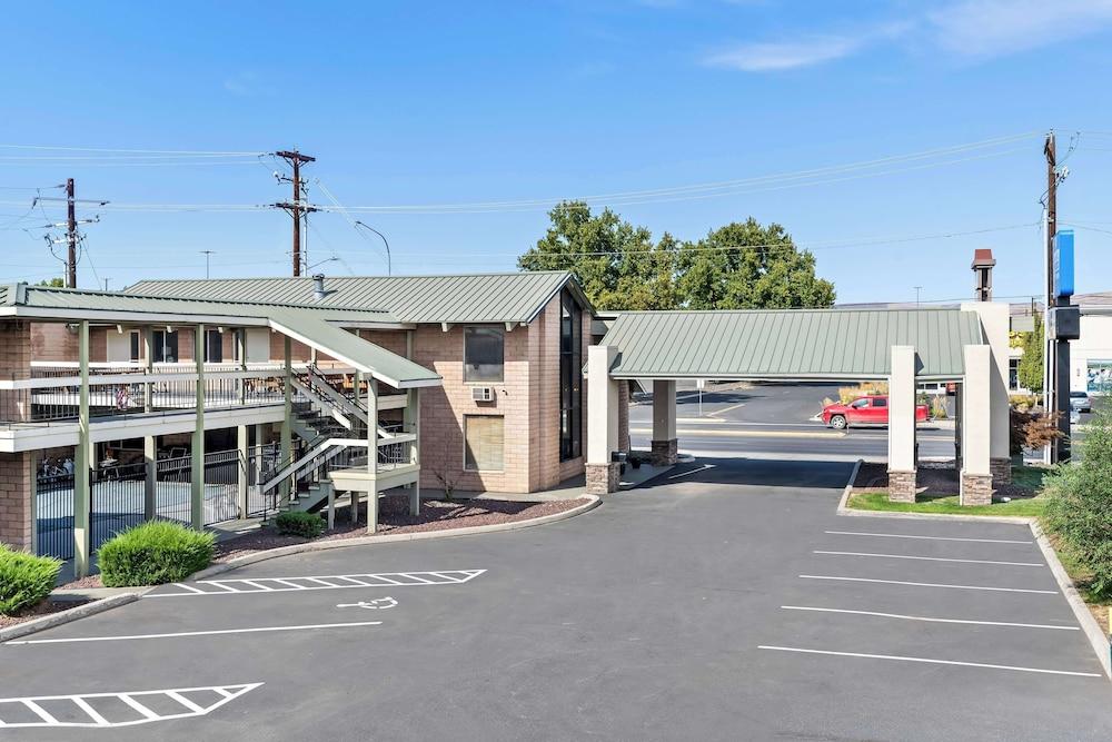 Americas Best Value Inn Yakima photo 4