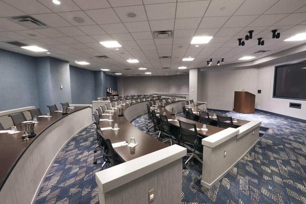 Radisson Plaza Hotel at Kalamazoo Center photo 88