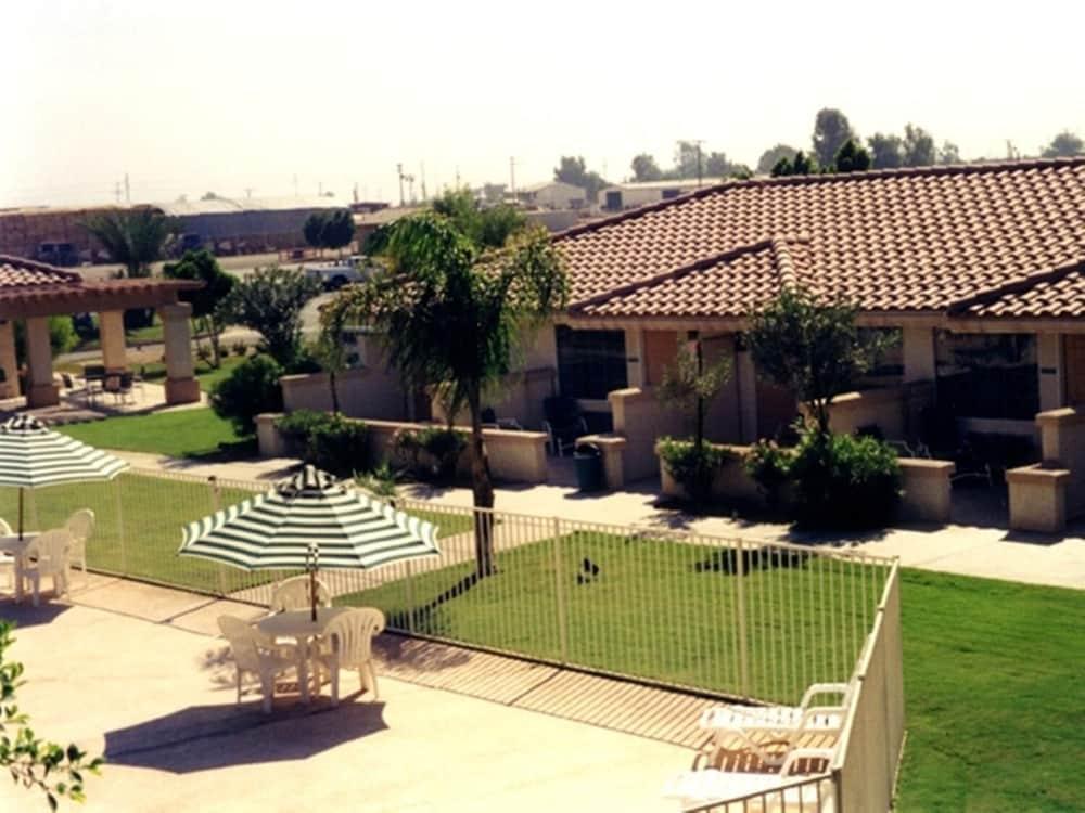 Calipatria Inn And Suites photo 19