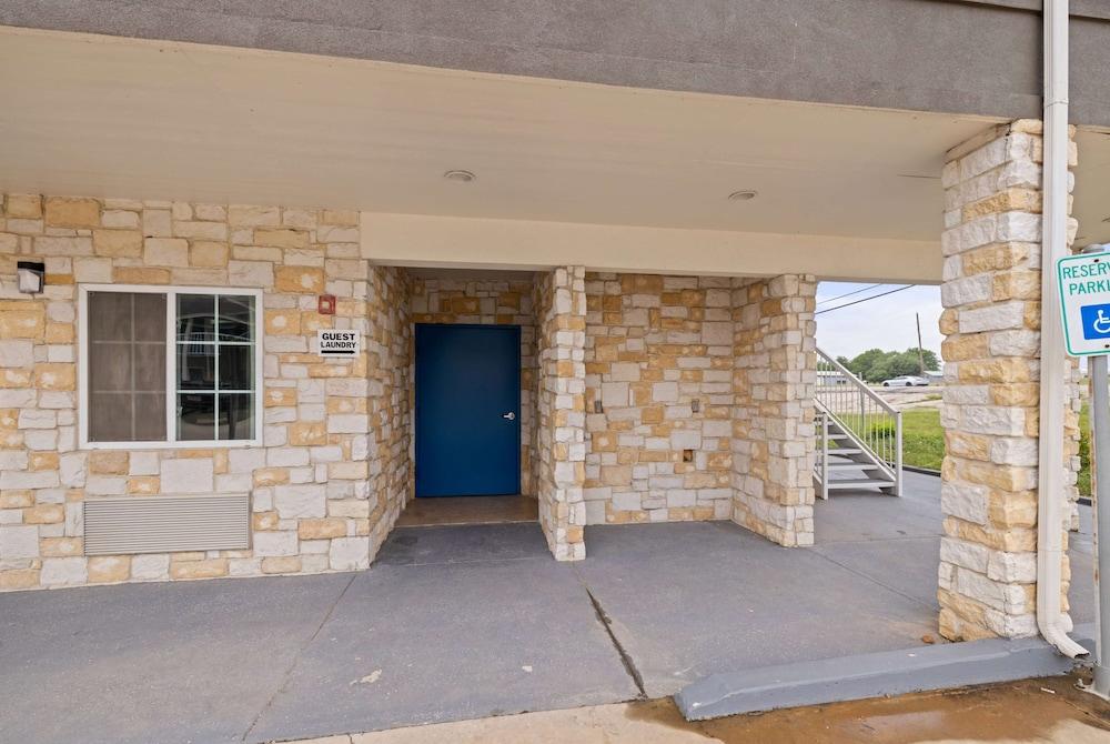 Days Inn by Wyndham Kenedy/Karnes City photo 12