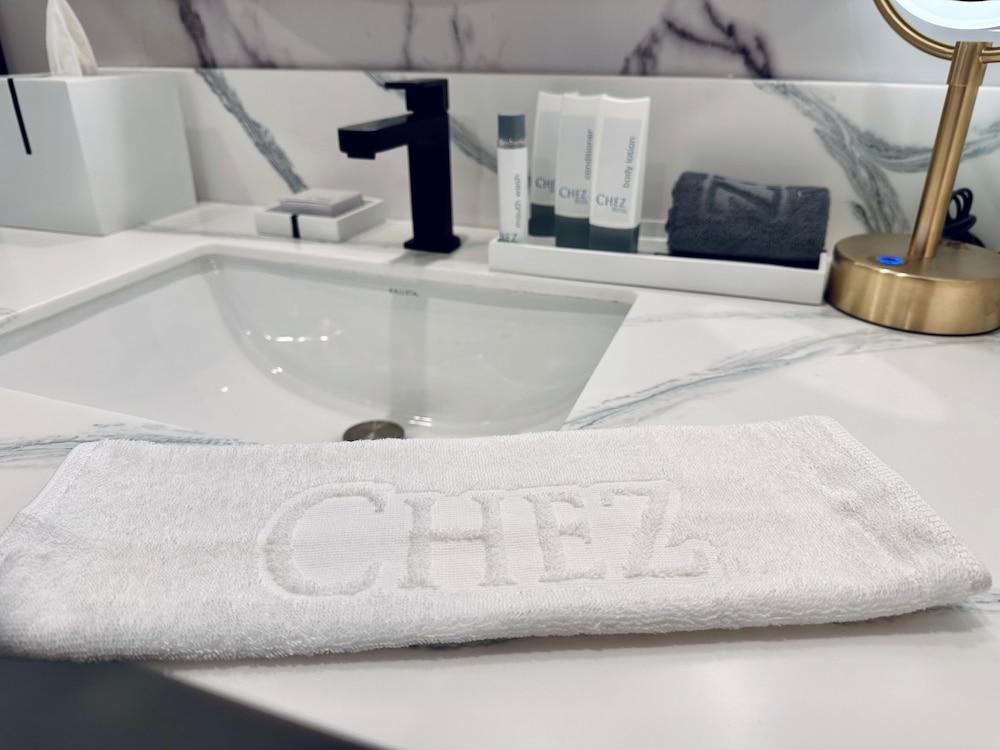 Chez Hotel Arlington Heights photo 41