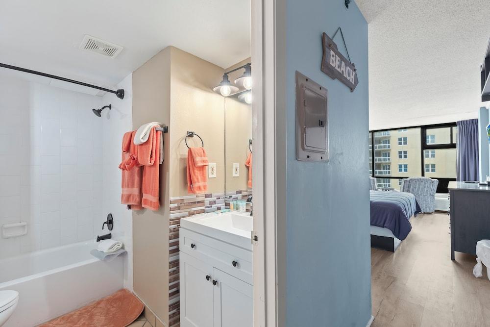 Oceanside Inn Studios by Brightwild photo 54