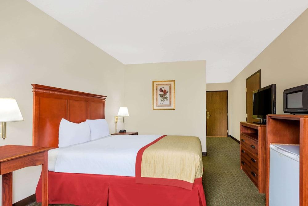 Baymont by Wyndham Enid photo 13