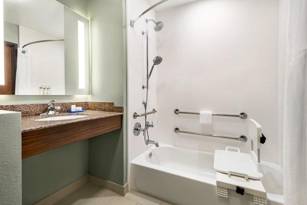 Holiday Inn Express Hotel & Suites Waycross by IHG photo 37