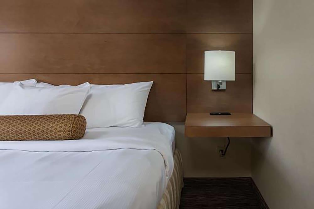 Shilo Inn Hotel & Suites - Yuma photo 11