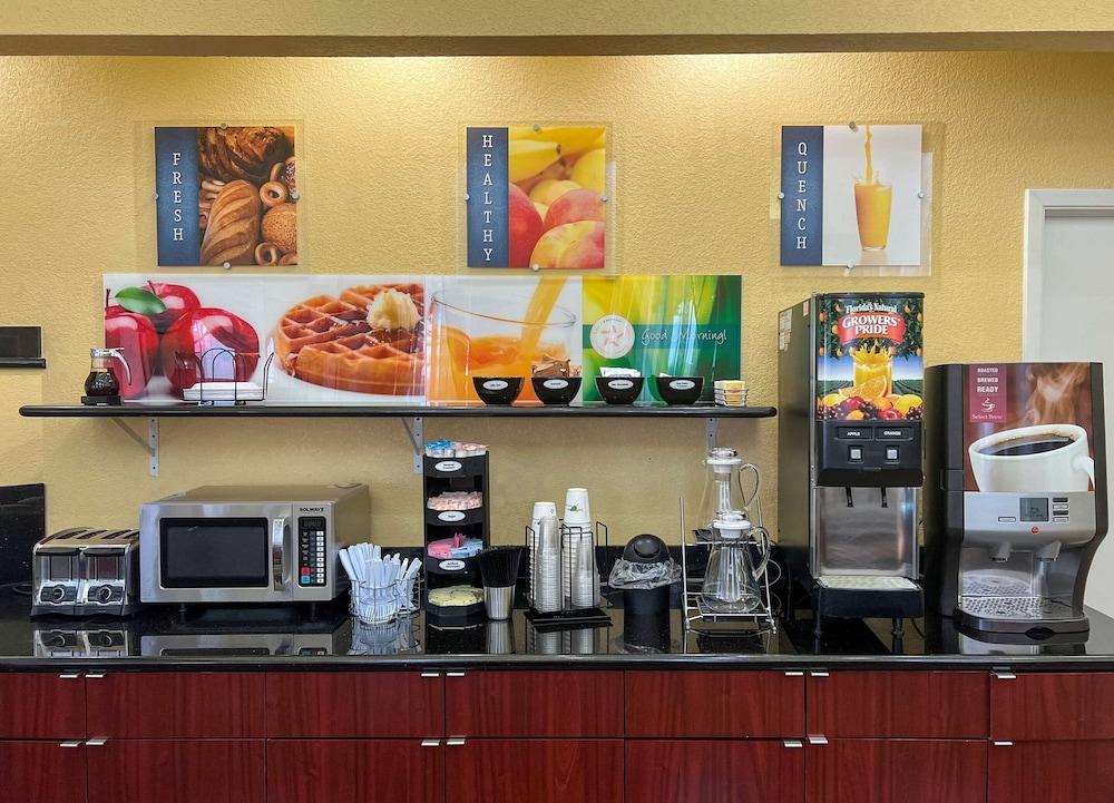 Quality Inn & Suites Houston Northwest - Cypress photo 1