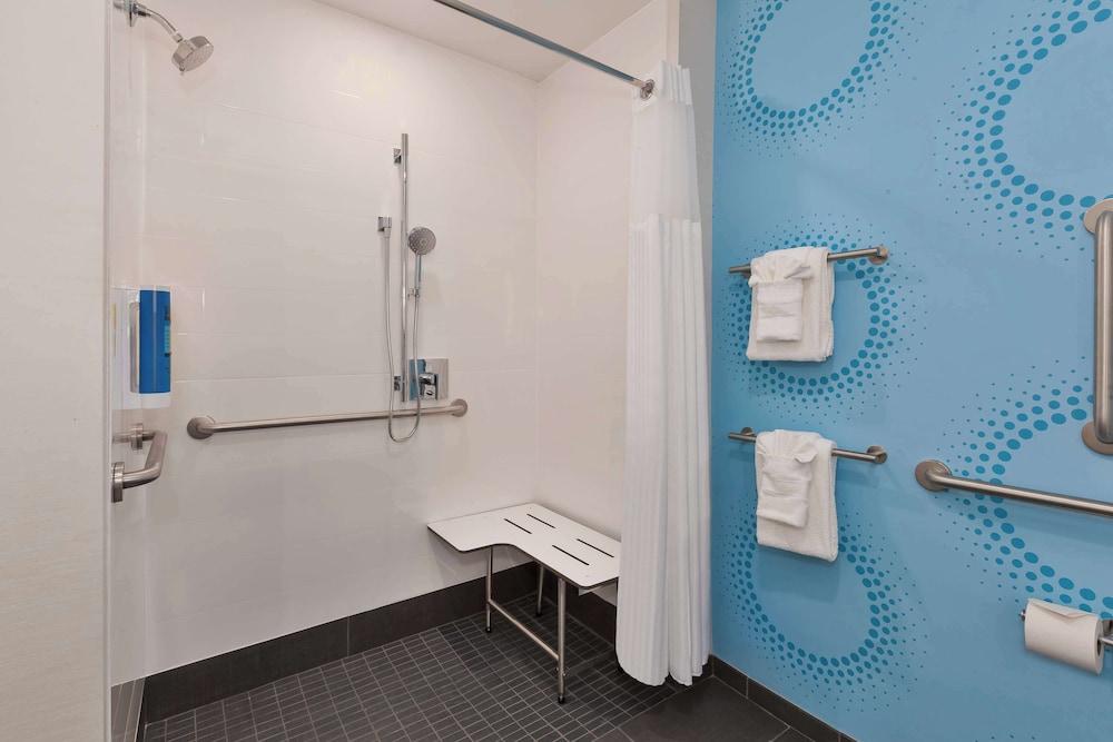 Tru By Hilton Comstock Park Grand Rapids photo 24