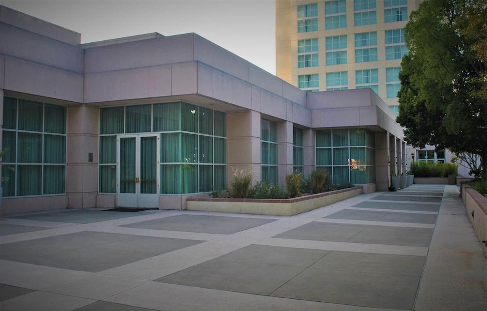 Hilton Los Angeles North/Glendale photo 38