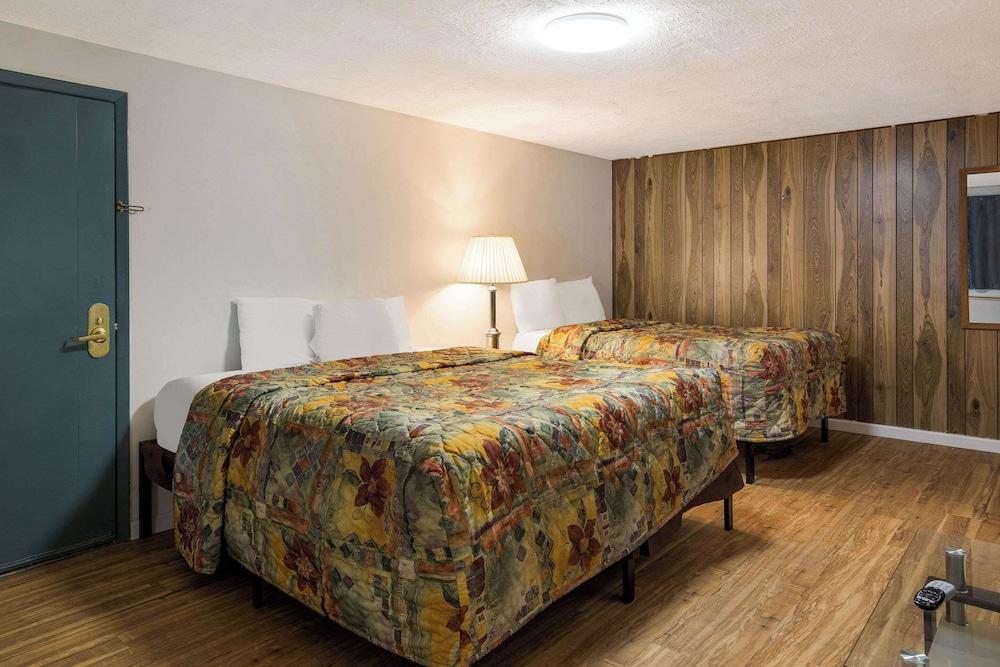 Rodeway Inn photo 14