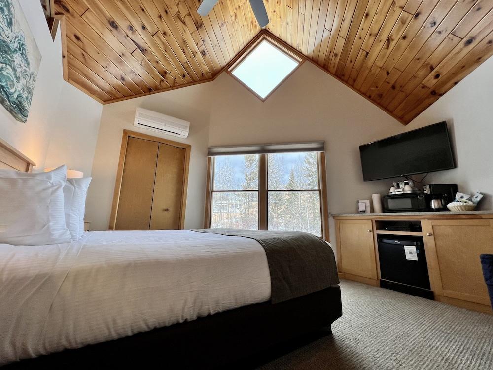 Bluefin Bay on Lake Superior photo 20