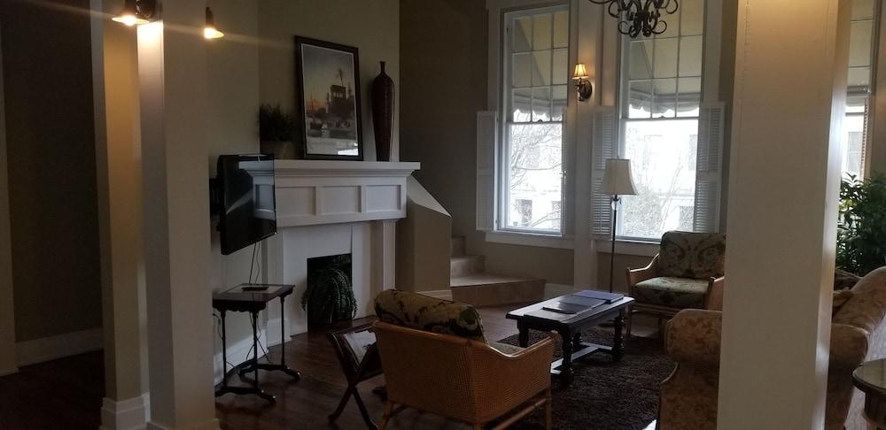 Downtown Guest Quarters Hotel photo 5