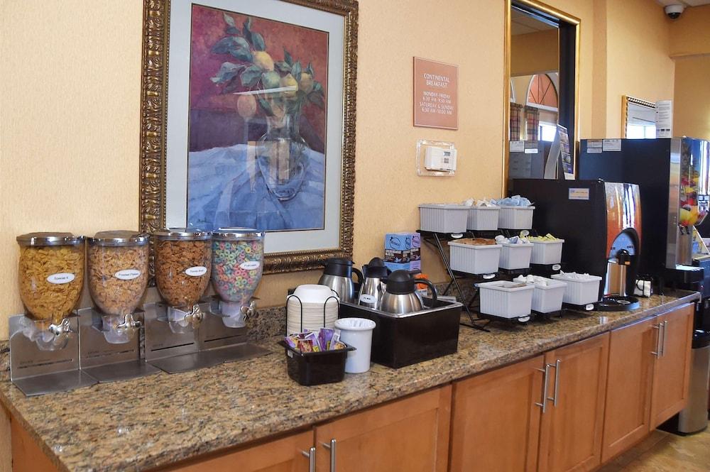 Baymont by Wyndham Orlando East photo 12