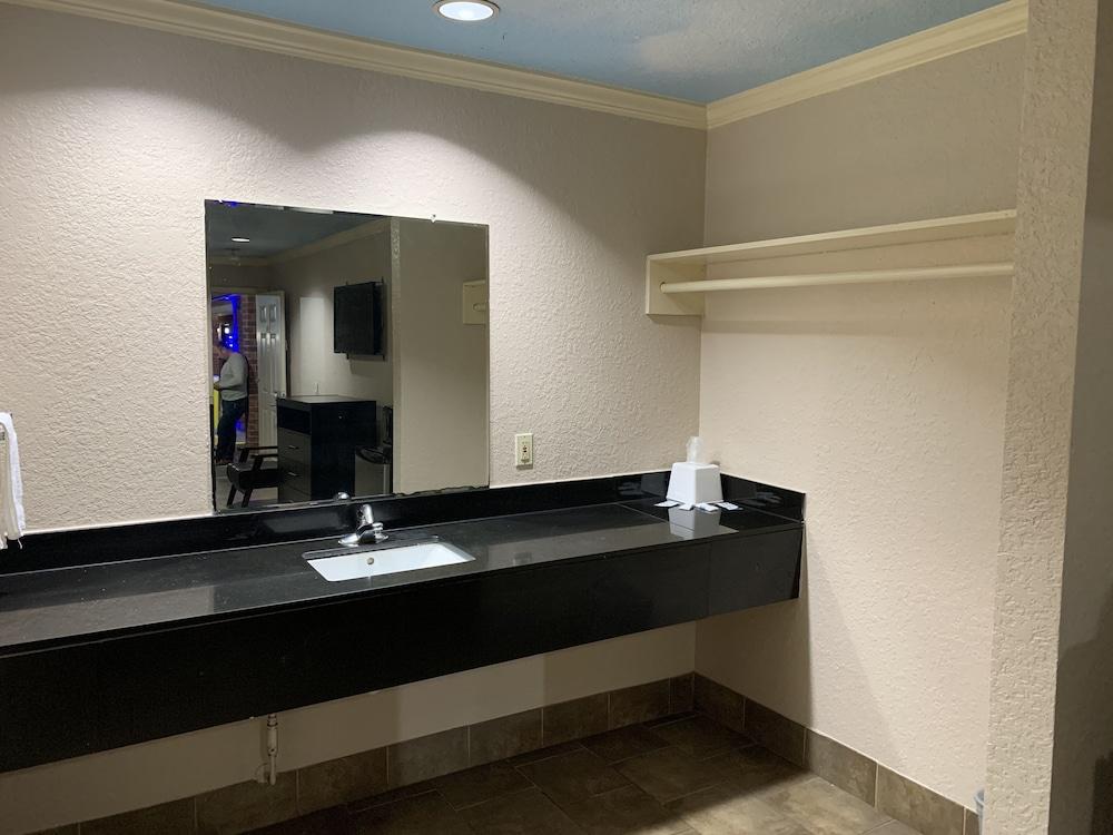 Luxury Inn and Suites photo 12
