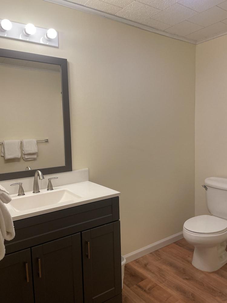 Lake Crest Inn photo 40