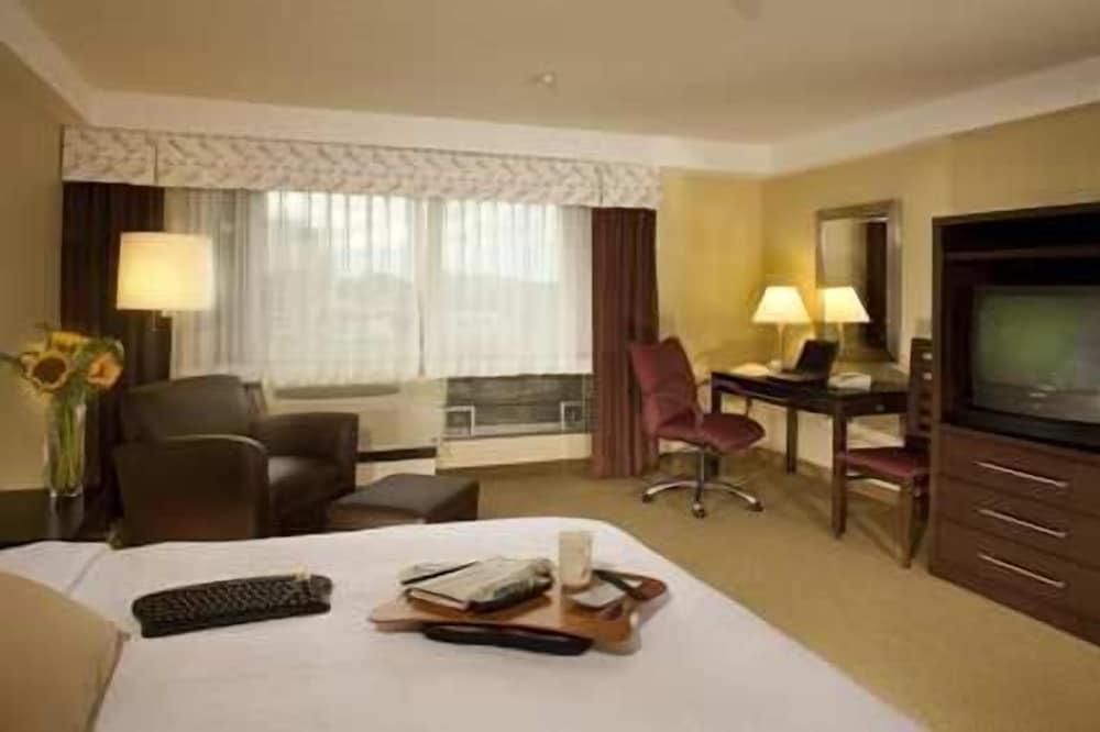 Hampton Inn & Suites Boston Crosstown Center photo 14
