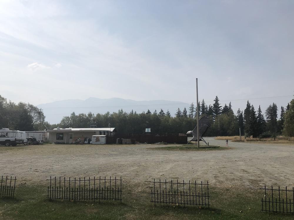 Bird Creek Motel photo 29