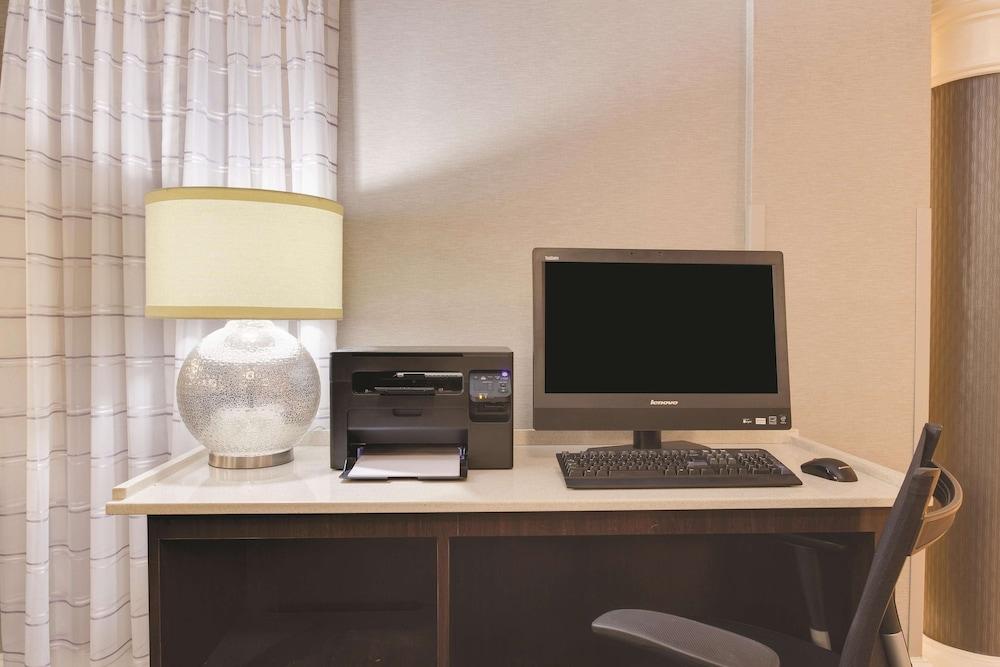 Days Inn by Wyndham Gainesville University I-75 photo 26