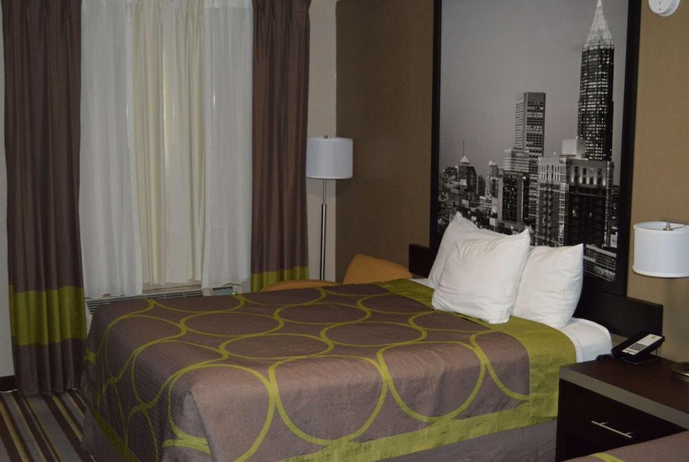 Super 8 by Wyndham Stockbridge photo 14
