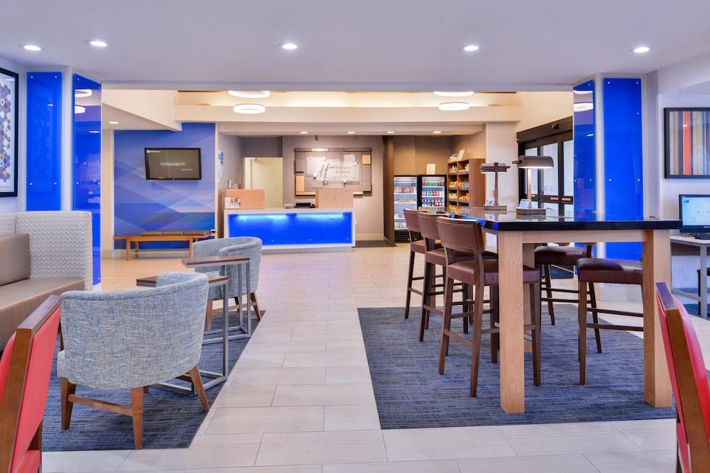 Holiday Inn Express & Suites Selma by IHG photo 21
