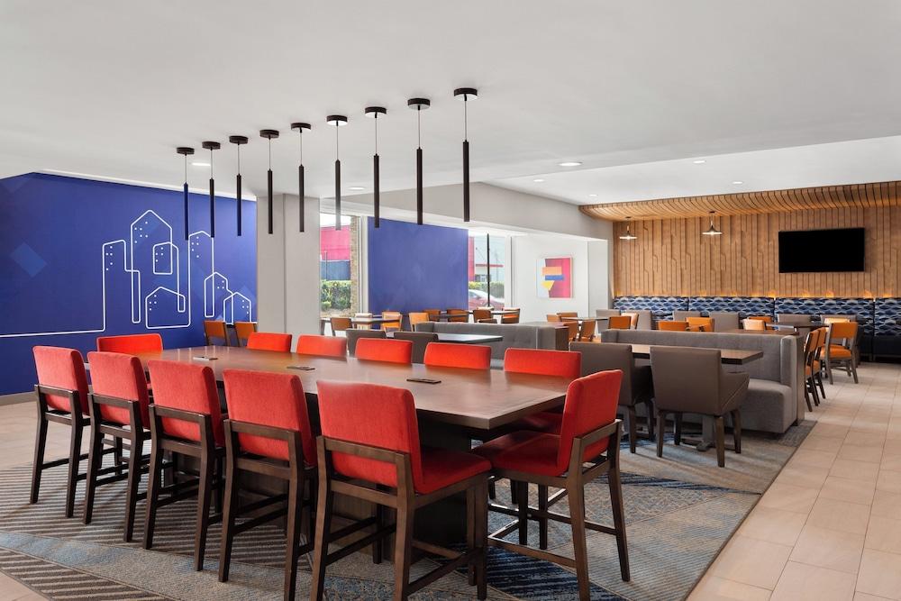 Holiday Inn Express Atlanta Airport - North by IHG photo 31
