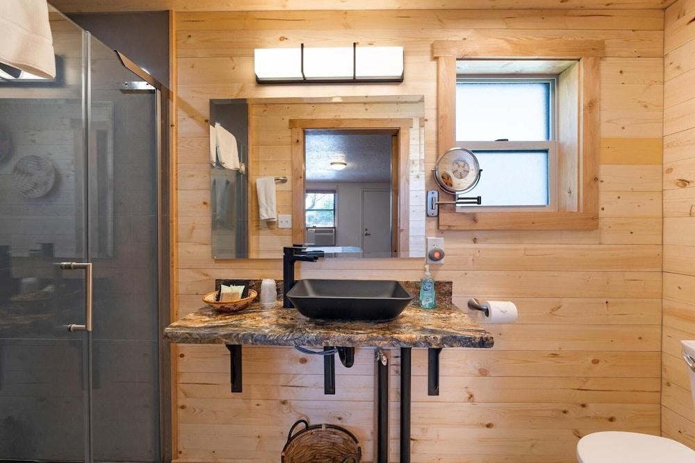 Stone Lizard Lodging photo 68