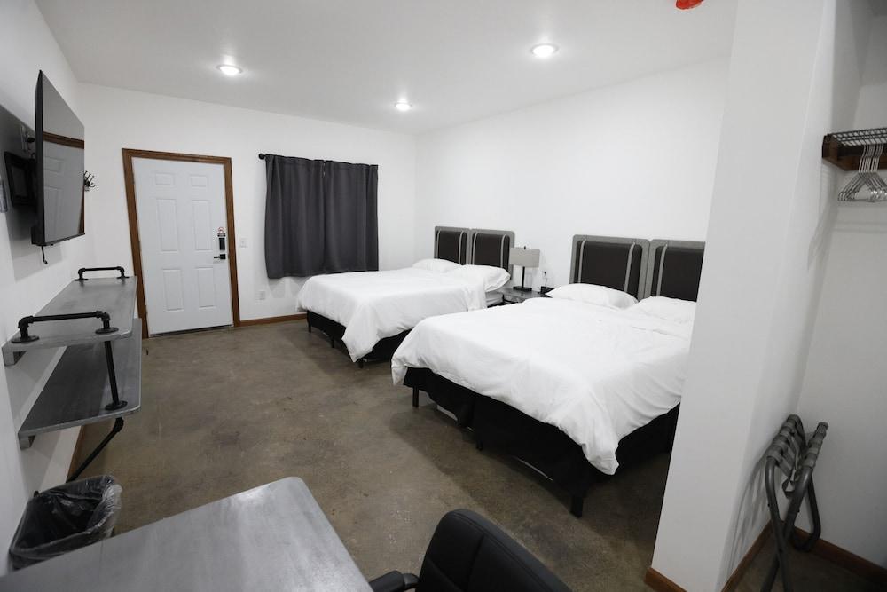 Bears Den Motel photo 2